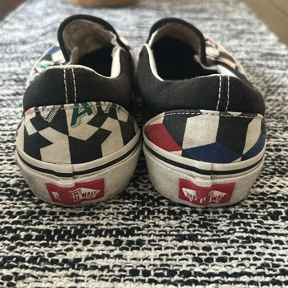 Multi colored slip on vans size youth 4.5 - Picture 4 of 7